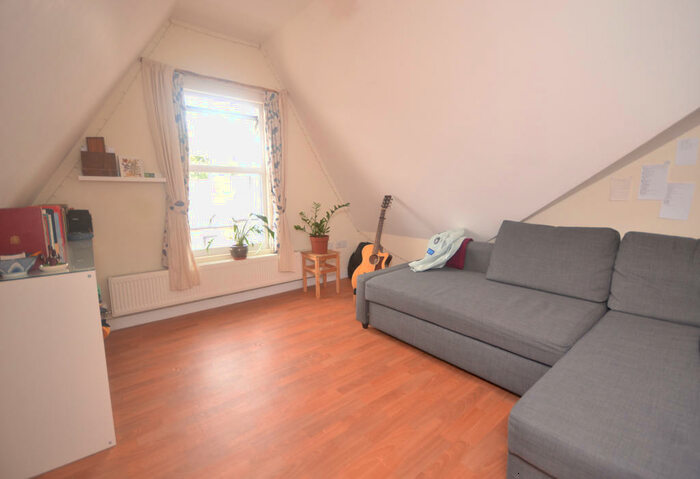 Studio To Rent In Grange Avenue, Reading, RG6