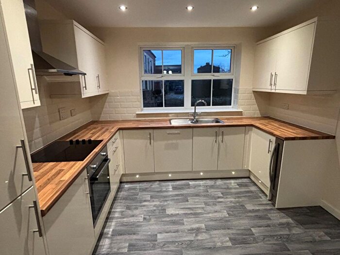 4 Bedroom Town House To Rent In Alder Mews, Batley, WF17