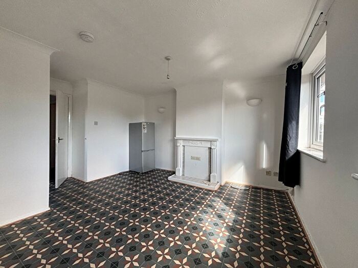 2 Bedroom Flat To Rent In Cecil Drive, Oldbury, B69