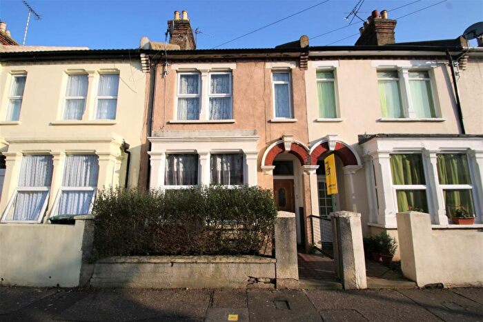 2 Bedroom Flat To Rent In Ashburnham Road, Southend-On-Sea, SS1