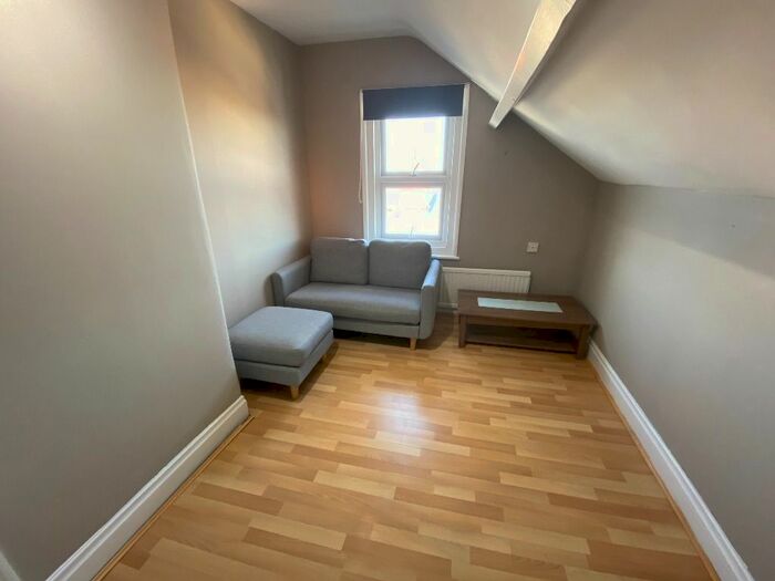 1 Bedroom Flat To Rent In Clifton Street, Old Town, Swindon, SN1