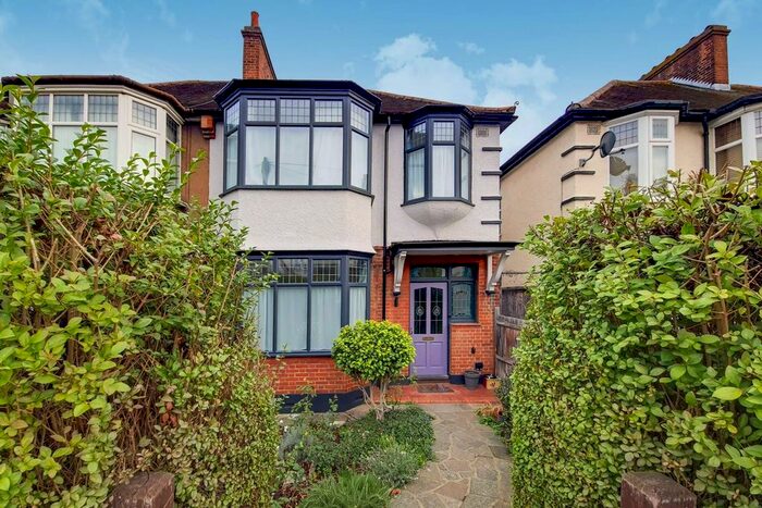 4 Bedroom Terraced House To Rent In Craignish Avenue, Norbury, London, SW16