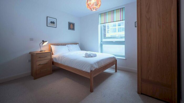 2 Bedroom Apartment To Rent In Deanery Road, Bristol, BS1