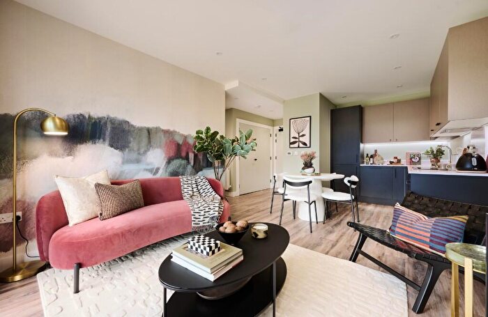 2 Bedroom Apartment For Sale In Green Park Village & Bankside Gardens, Flagstaff Road, Reading, RG2