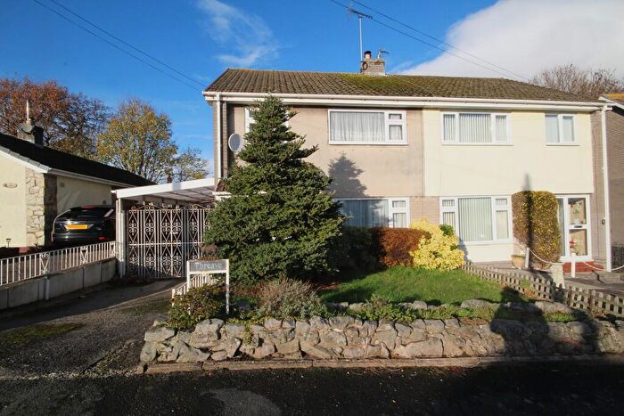 4 Bedroom Semi Detached House For Sale In Hallfield Close, Flint, CH6