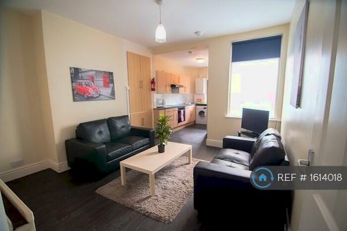 3 Bedroom Terraced House To Rent In Peveril Road, Sheffield, S11