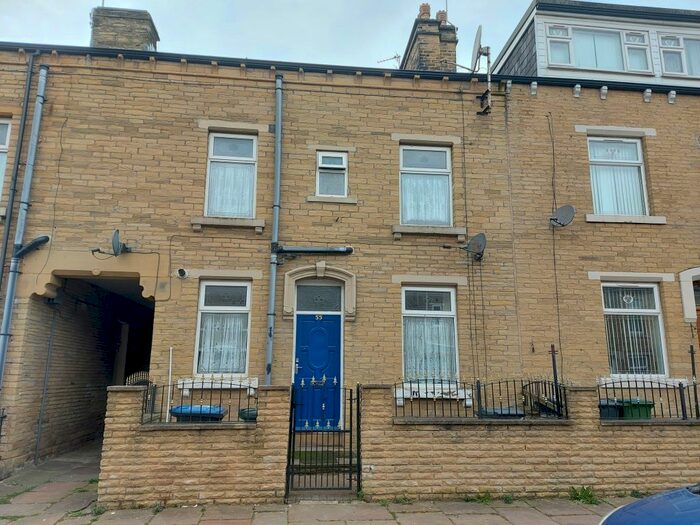 4 Bedroom Terraced House To Rent In Victor Terrace, Manningham, Bradford, BD9