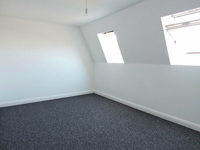 2 Bedroom Flat To Rent In Dove Court, Enfield, EN3