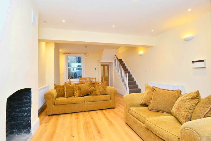 4 Bedroom Terraced House To Rent In Chatham Street, Elephant And Castle, London, SE17