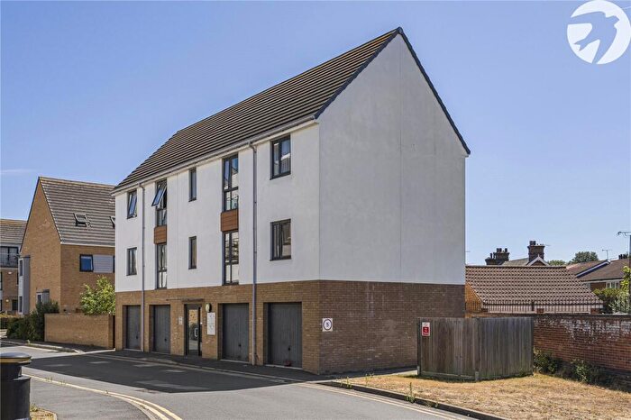 1 Bedroom Flat For Sale In Creek Mill Way, Dartford, Kent, DA1