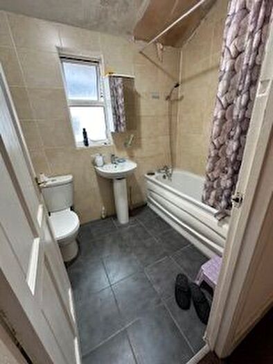 3 Bedroom Terraced House For Sale In St. Georges Square, London, E7