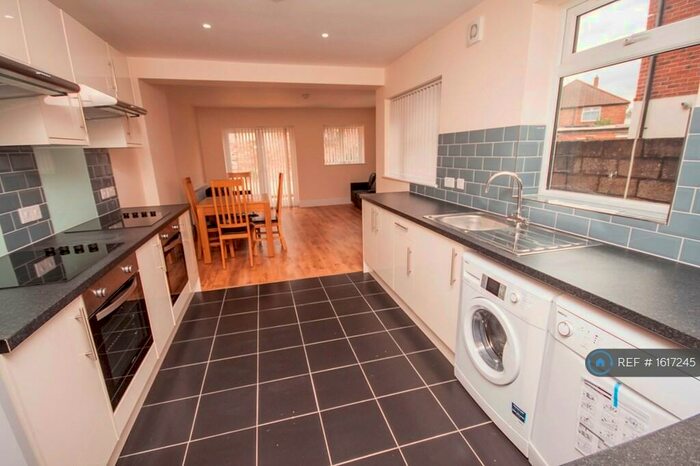 6 Bedroom Semi-Detached House To Rent In Harborough Road, Southampton, SO15