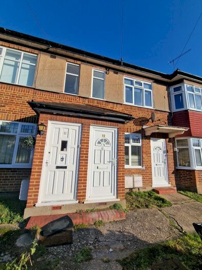 2 Bedroom Maisonette To Rent In Porch Way, London, N20