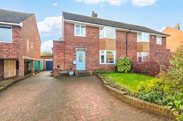 4 Bedroom Semi Detached House For Sale In New Close, Knebworth, Hertfordshire, SG3