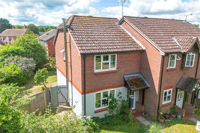 3 Bedroom Semi-Detached House For Sale In Meadow Close, Compton, Newbury, Berkshire, RG20