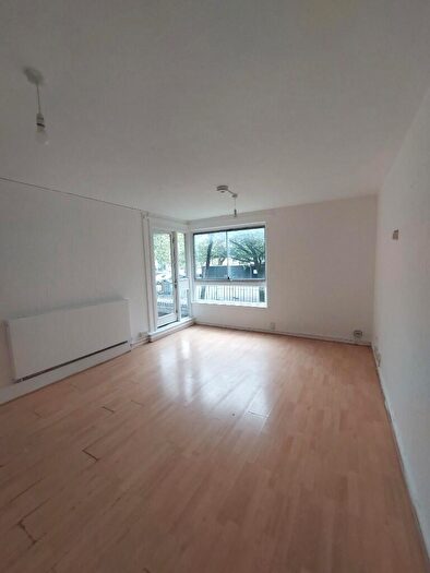 2 Bedroom Flat To Rent In Hundred Acre, London, NW9