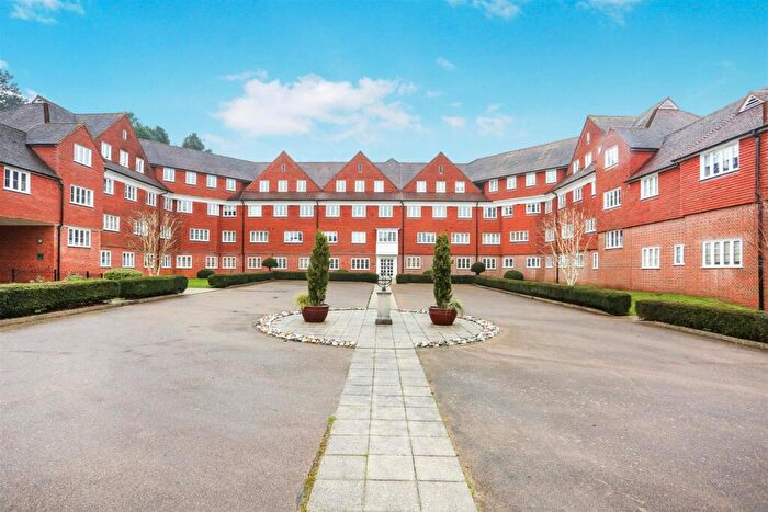 2 Bedroom Penthouse To Rent In Elizabeth Drive, Banstead, SM7