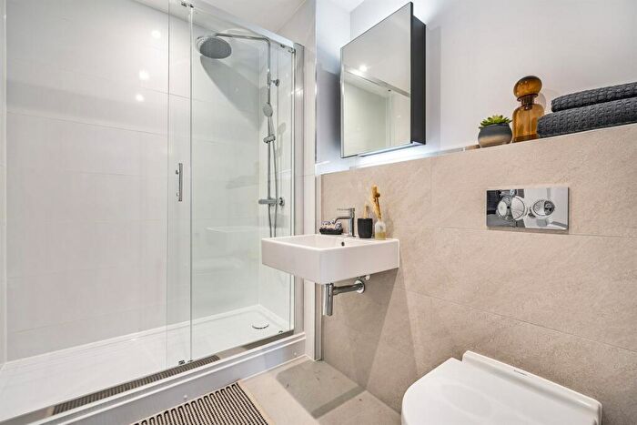 2 Bedroom Apartment To Rent In Kenavon Drive, Reading, RG1