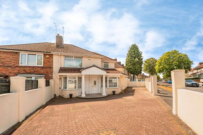 5 Bedroom Semi-Detached House For Sale In Starbank Road, Birmingham, B10