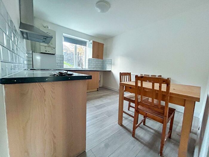 1 Bedroom Flat To Rent In Booker Lane, High Wycombe, HP12