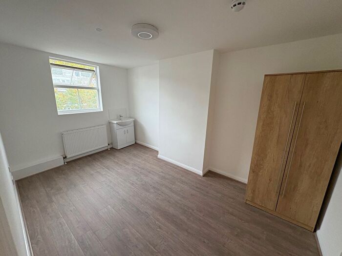 Studio To Rent In Queens Crescent, Kentish Town London, NW5