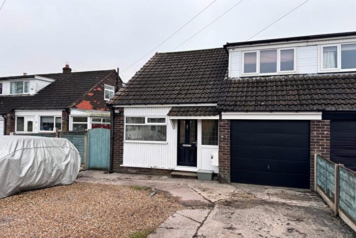 3 Bedroom Semi-Detached House For Sale In Laneside Close, Chapel-En-Le-Frith, High Peak, SK23