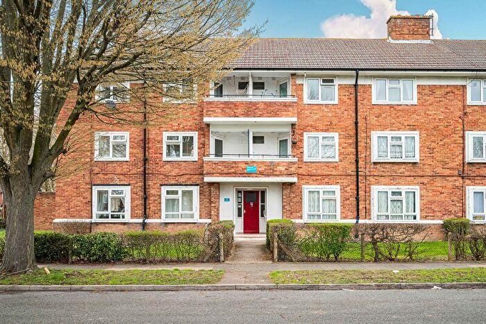 2 Bedroom Flat For Sale In Hornbeam Way, Bromley, BR2