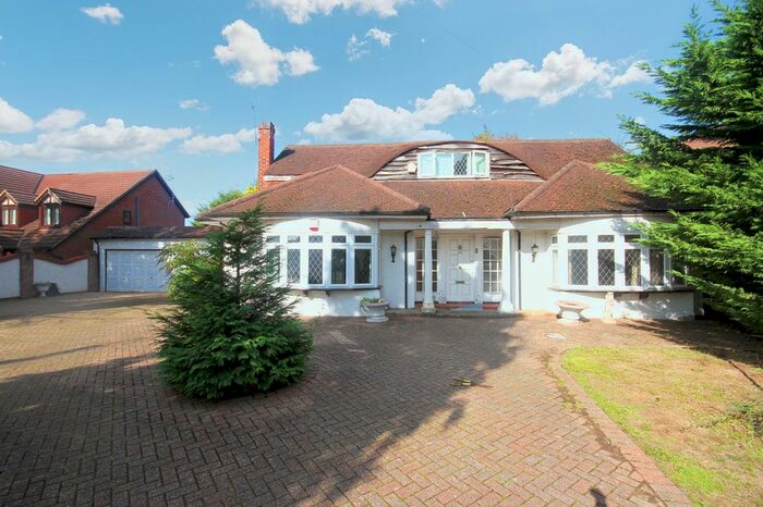 5 Bedroom Detached House To Rent In Long Lane, Ickenham, UB10
