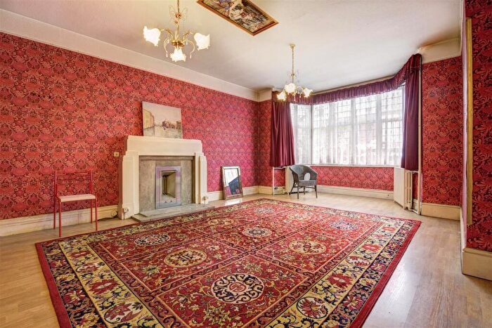 6 Bedroom House For Sale In Finchley Road, Golders Green, NW11