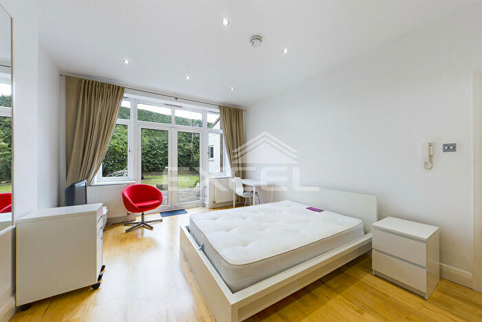 3 Bedroom Semi-Detached House To Rent In Park Road, Hendon, NW4