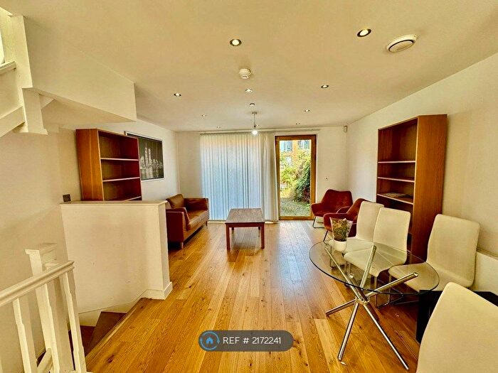 3 Bedroom Terraced House To Rent In Barrow Street, Salford, M3