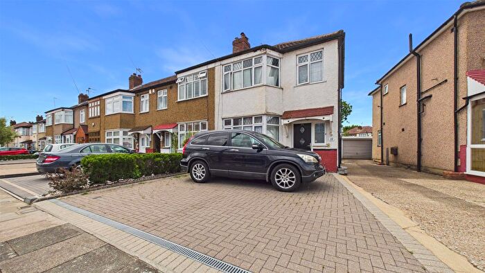 3 Bedroom Semi Detached House For Sale In Carisbrook Close, Enfield, EN1