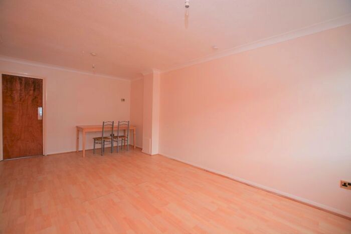3 Bedroom Terraced House To Rent In Torridge Road, Langley, Slough SL3