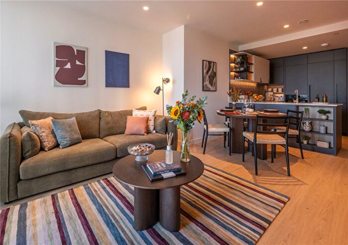 2 Bedroom Flat To Rent In Ferry Island Tottenham Hale, London, N17