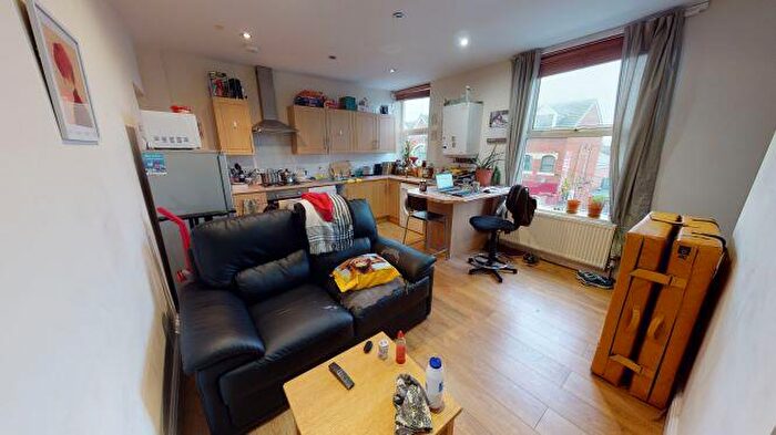 1 Bedroom Flat To Rent In Queens Road, Hyde Park, Leeds, LS6
