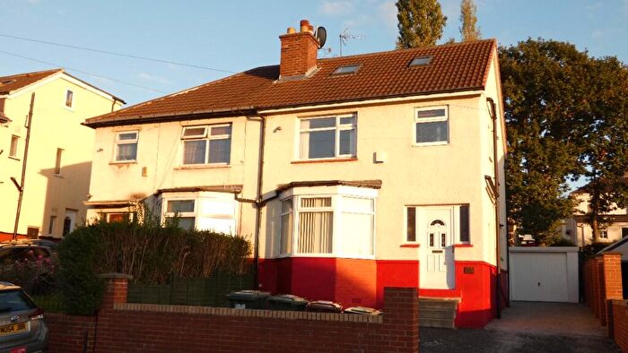 3 Bedroom Town House For Sale In Hill Rise Grove, Leeds, West Yorkshire, LS13