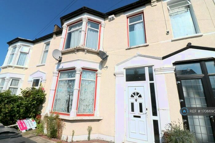4 Bedroom Semi-Detached House To Rent In Cecil Avenue, Barking, IG11