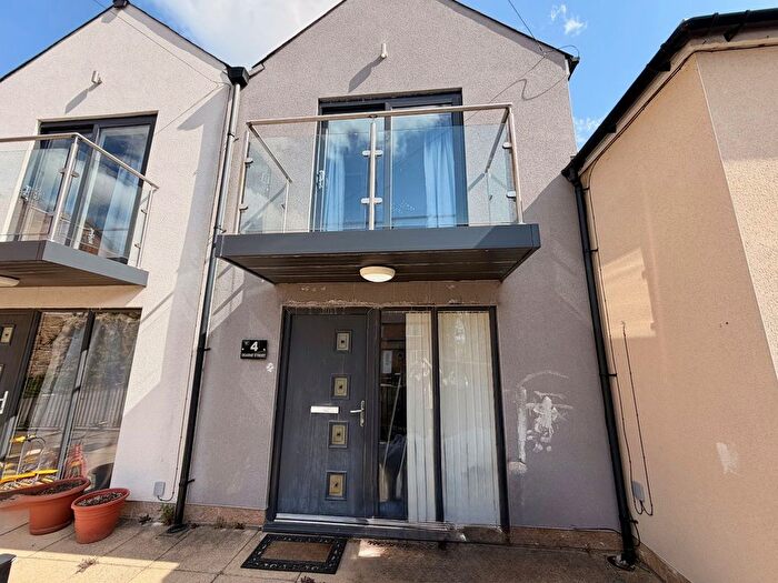 2 Bedroom Detached House To Rent In Dearne Street, Sheffield, S9