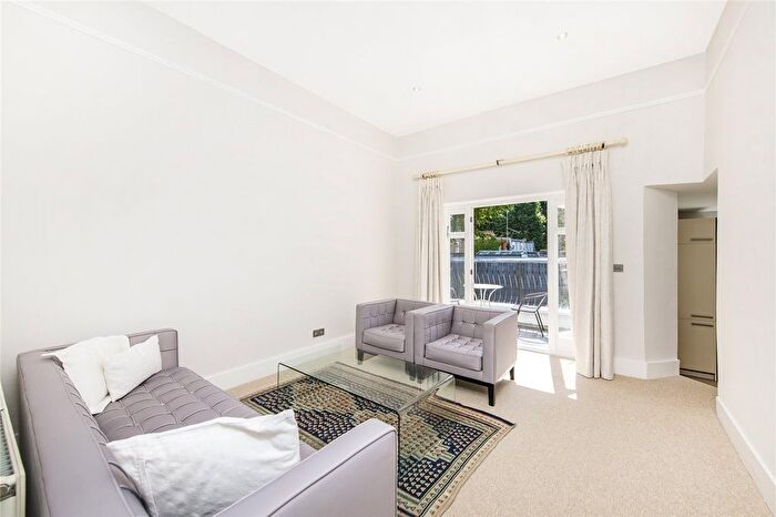 2 Bedroom Flat To Rent In Holland Street, Kensington, W8