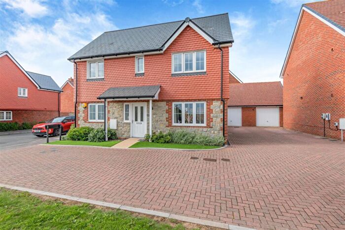3 Bedroom Detached House For Sale In Lasius Drive, Coxheath, Maidstone, ME17