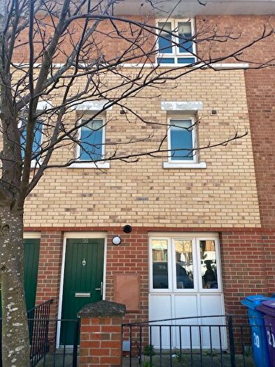 3 Bedroom Town House To Rent In Golders Green, Liverpool, L7