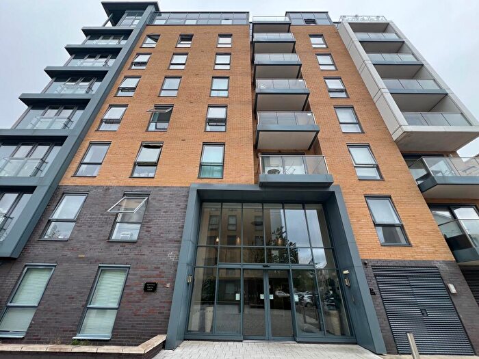 1 Bedroom Flat To Rent In Skylark House, Drake Way, RG2