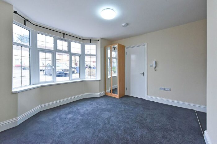 Studio To Rent In Layfield Road, London, NW4