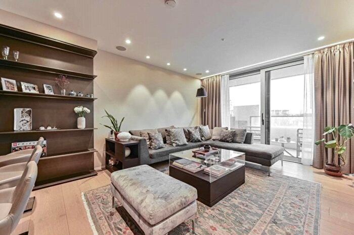 3 Bedroom Flat To Rent In Buckingham Palace Road, City Of Westminster, London, SW1W