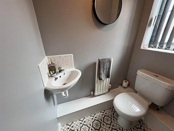 3 Bedroom Terraced House For Sale In Cromwell Mount, Pontefract, WF8