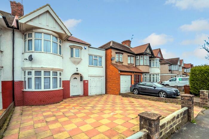 5 Bedroom Semi-Detached House To Rent In Kenton Lane, Kenton, Harrow, HA3