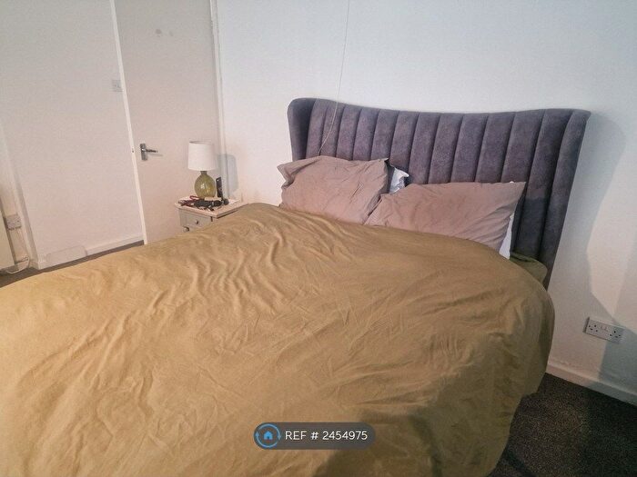 2 Bedroom Flat To Rent In Queensway, Newcastle, ST5