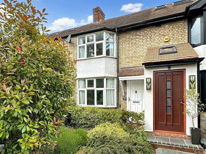 3 Bedroom House To Rent In Brampton Road, Cambridge, CB1