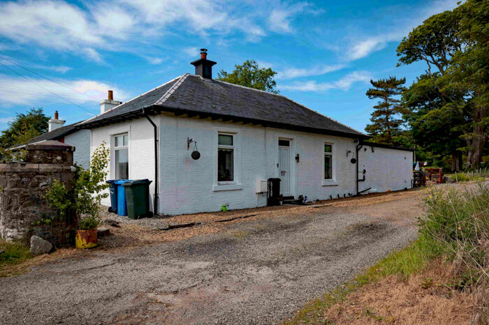 2 Bedroom Bungalow For Sale In Toward, Dunoon, PA23