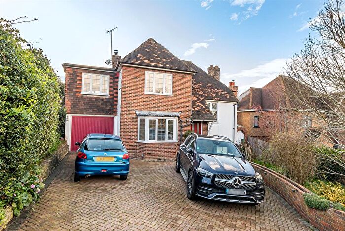 3 Bedroom Detached House To Rent In Irwin Road, Guildford, GU2